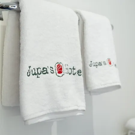 Отель Jupa's *