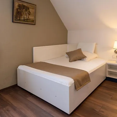 Hotell Jupa's *