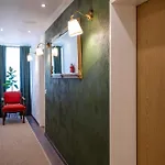 Jupa's Hotel